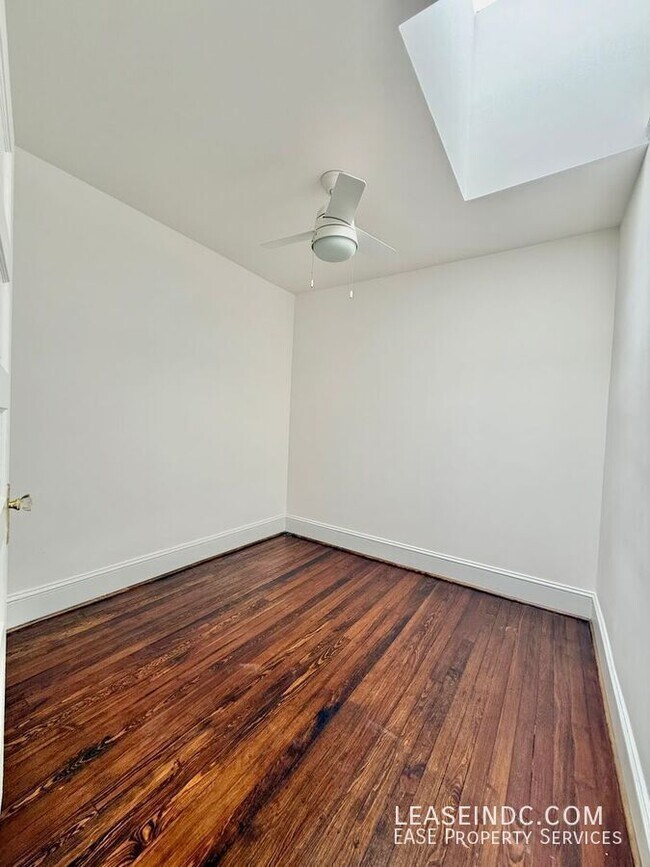 Building Photo - 304 16th St SE