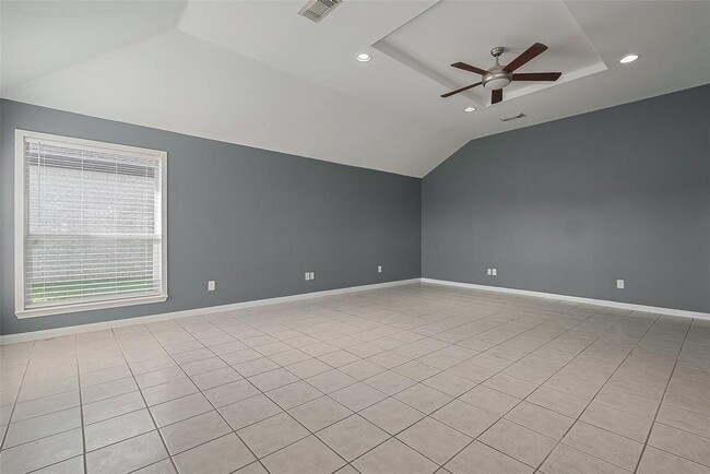Building Photo - 9631 Highland Pointe Dr