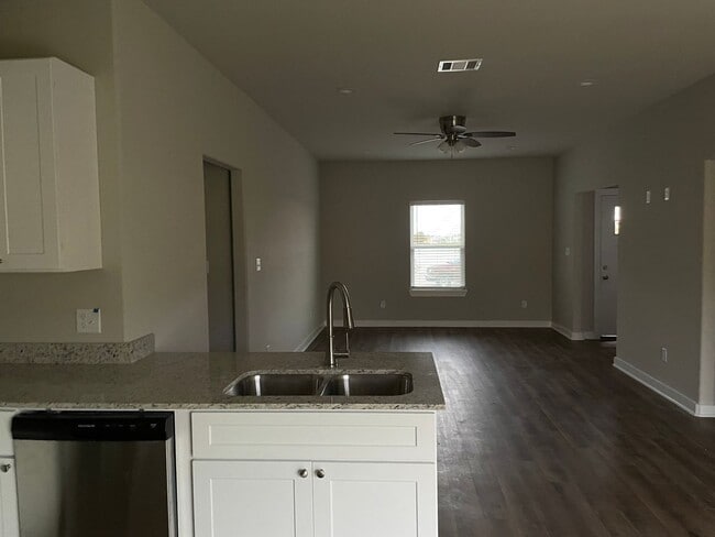 Building Photo - 3 Bed 2 Bath Home in Corsicana,Texas!