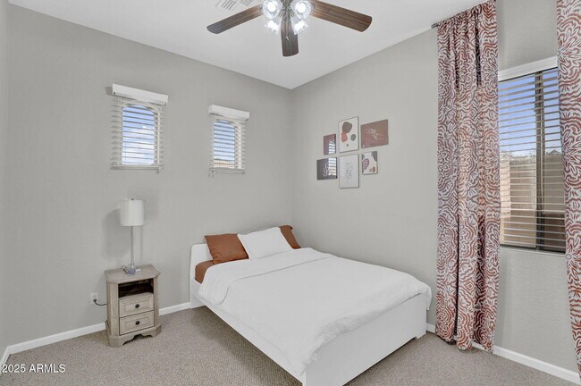 Building Photo - 10226 E Lakeview Ave