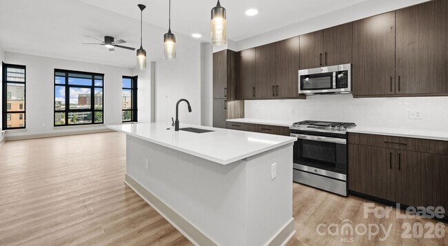 Building Photo - 2025 Cleveland Ave