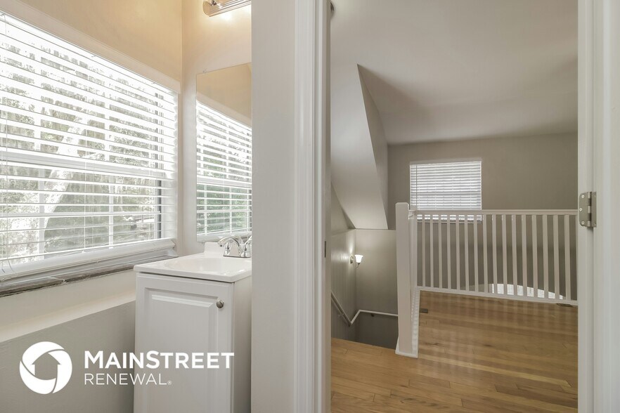 Building Photo - 559 Cameo Dr