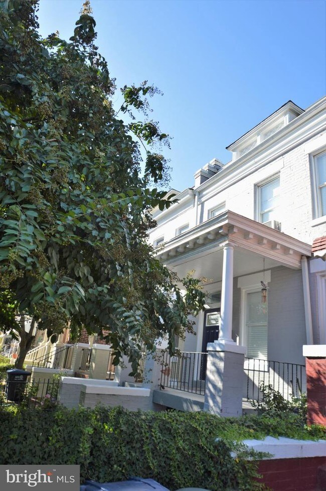 Building Photo - 720 K St NE