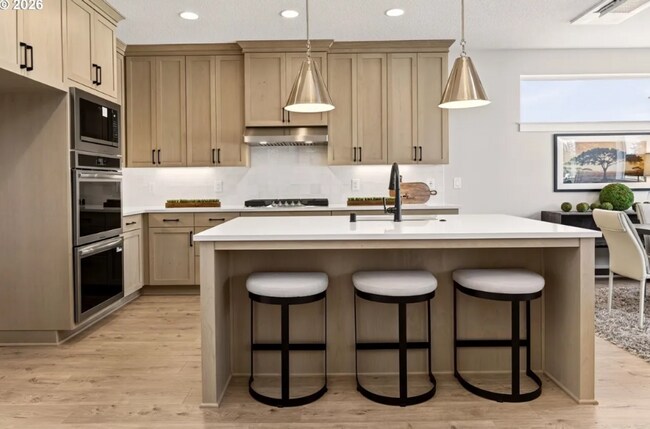 Building Photo - Gorgeous 3 Bedroom with Loft and Bonus Room! High Ceilings! Pantry! Keyless Entry! Double Oven & ...