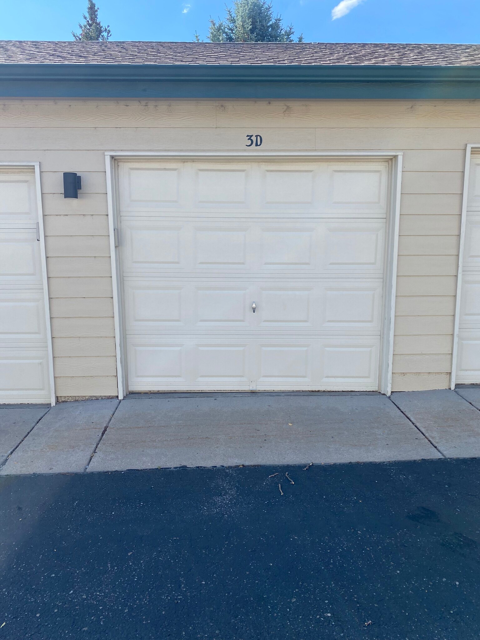 Garage - 3002 W Elizabeth St