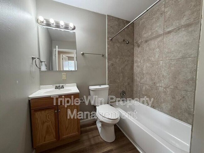 Building Photo - 10191 Mayfair Dr