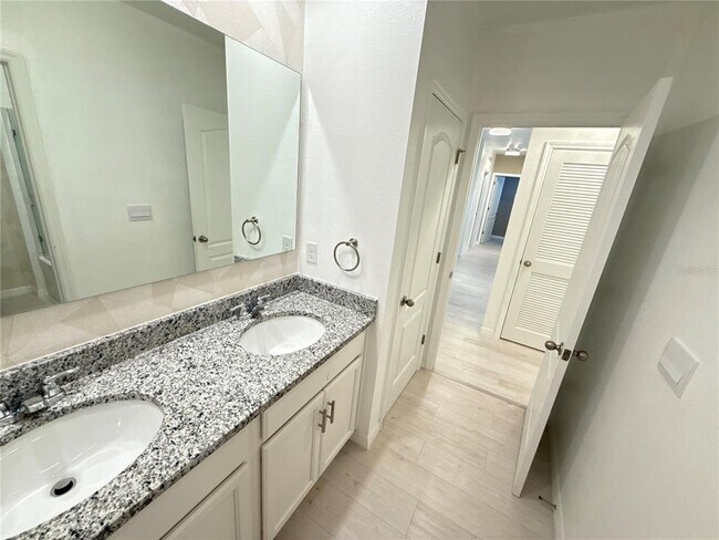 Building Photo - 2731 House Finch Rd