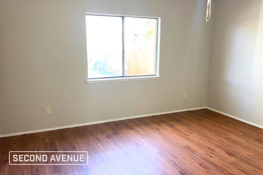 Building Photo - 416 Woodcrest Way