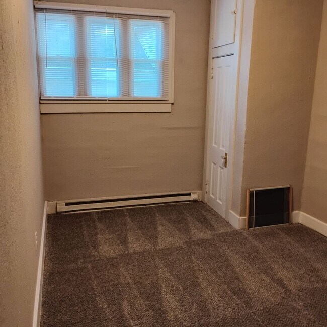 Building Photo - 217 Perrin Ave