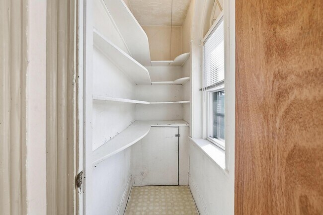Building Photo - 32 Ashley St