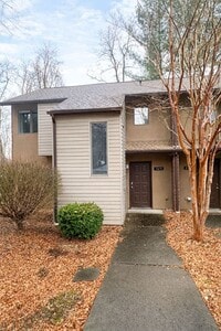 Building Photo - Comfortable Townhouse Near Virginia Tech