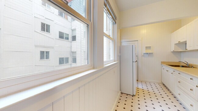 Building Photo - 254 Ivy St