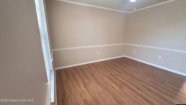 Building Photo - 301 Nesbitt St