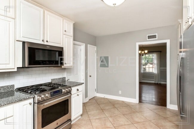 Building Photo - Charming Brick Ranch with Modern Comforts in Mobile!