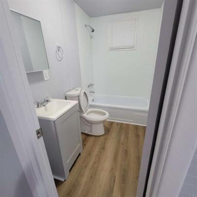 Building Photo - 625 E Wall St