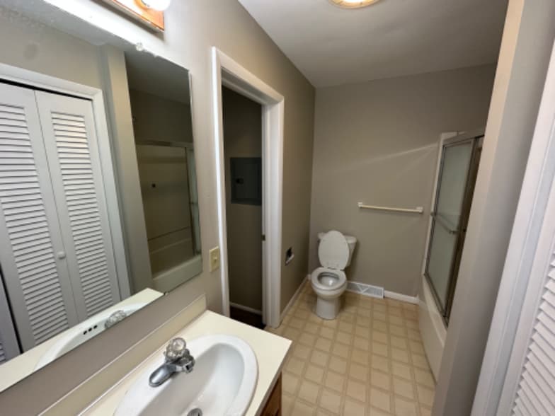 Building Photo - 22 Grove St