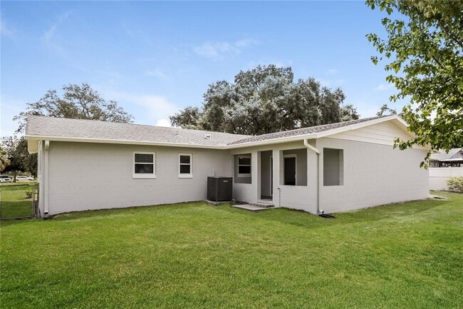 Building Photo - 690 Wells St