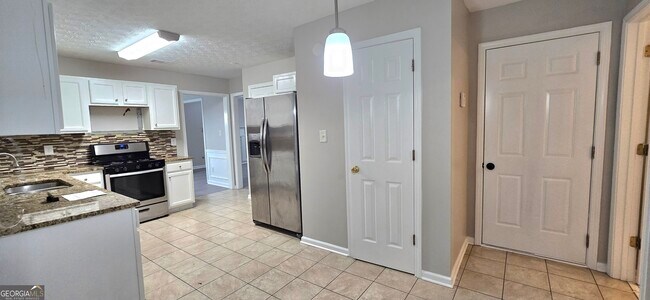 Building Photo - 610 James Ridge Dr