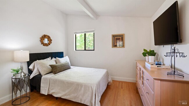 Building Photo - 6131 Batesole Dr