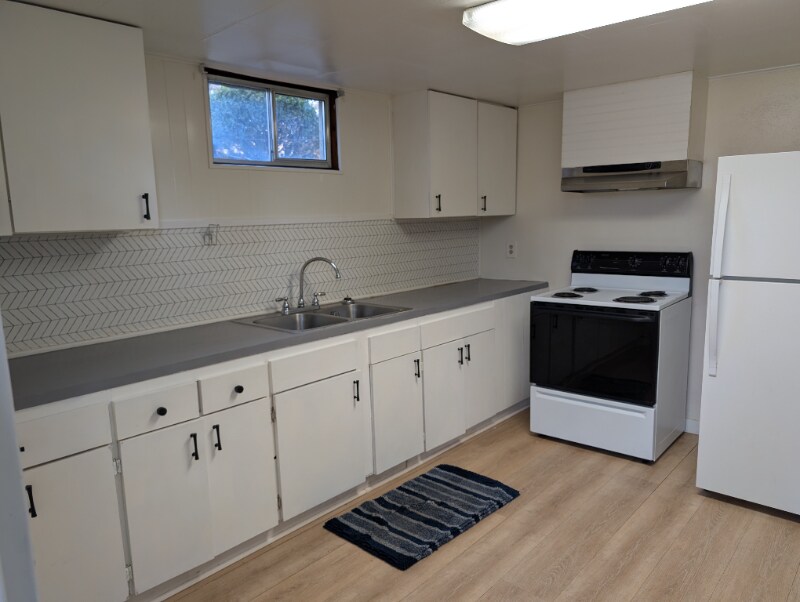 Building Photo - 131 W 19th Ave