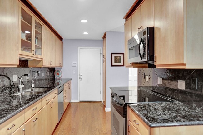 Building Photo - Beautiful Home in Southeast Denver