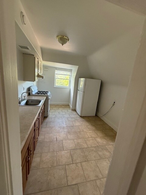 Building Photo - 433 Herschel St