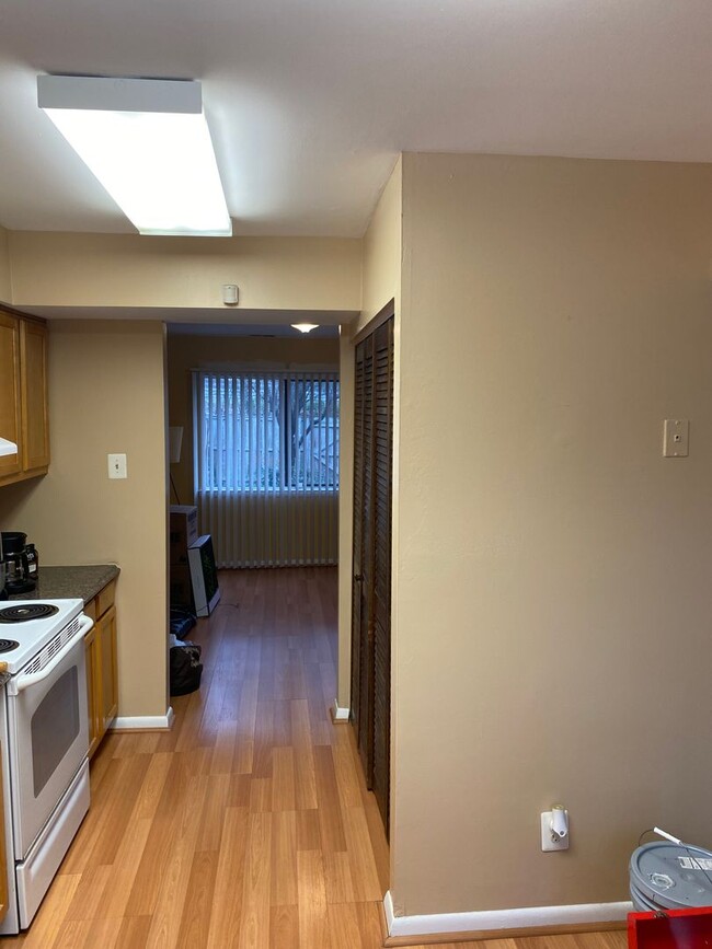 Building Photo - 2Bd/1.5Bth Beautiful TH in Greenbelt!!