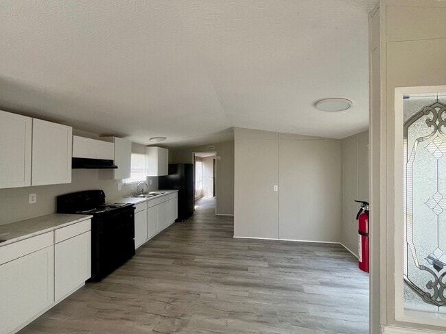Building Photo - 3 Bed/2 Bath Mobile Home