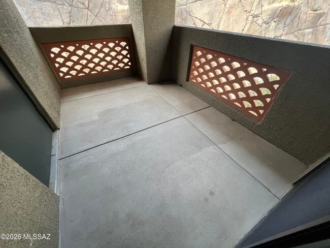 Building Photo - 5751 N Kolb Rd