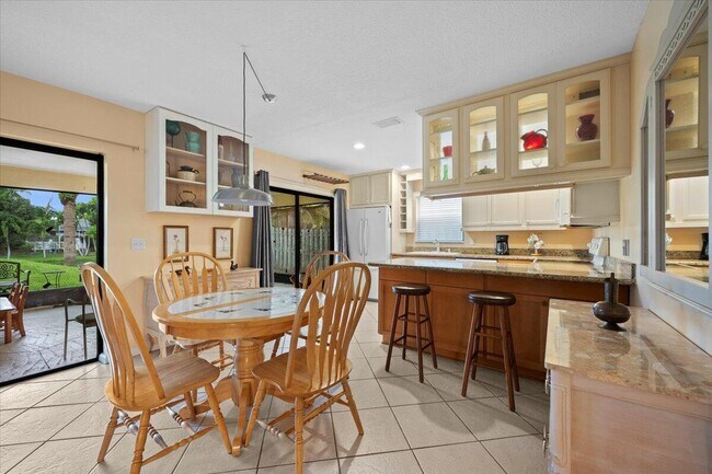 Building Photo - 1419 Riverside Cir