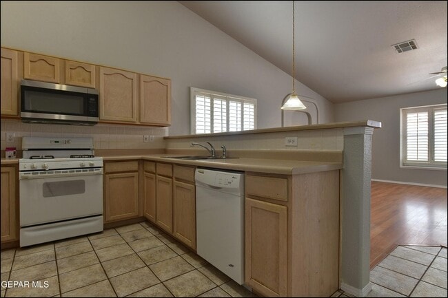 Building Photo - 7089 Black Ridge Dr