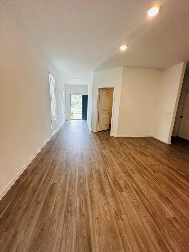 Building Photo - 309 Maple Bark Trl