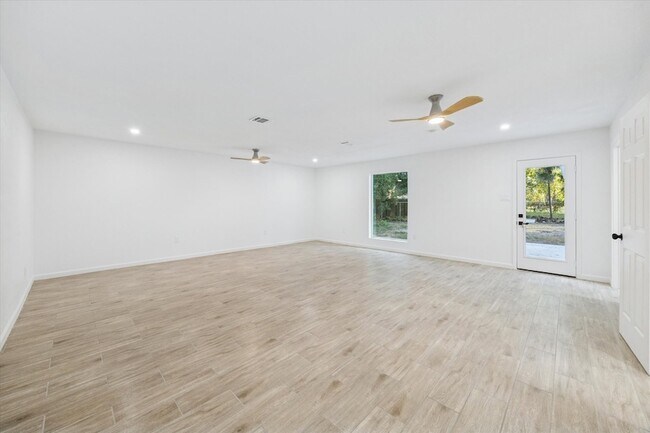 Building Photo - 5411 Logston Ln