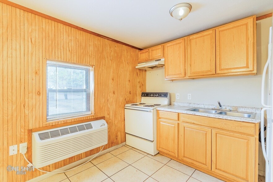 Building Photo - 104 College Dr