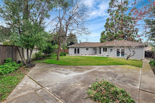 Building Photo - Awesome Quiet Cul-de-sac in Menlo Park