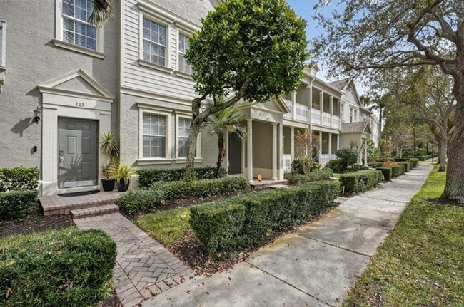 Building Photo - 203 E Thatch Palm Cir