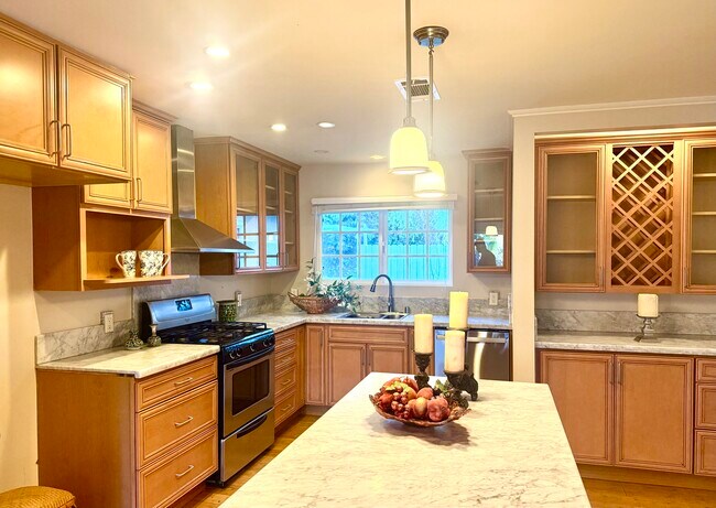 Building Photo - 110 Taormina Ln