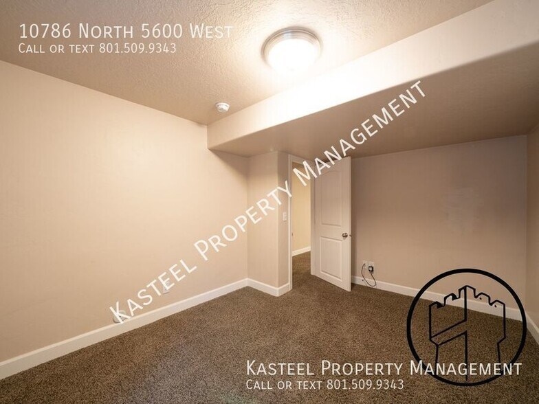 Building Photo - 10786 N 5600 W