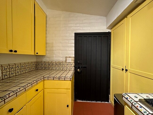 Building Photo - 228 N 4th Ave