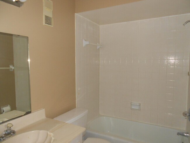 Building Photo - 400 Catalina Rd