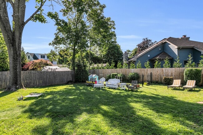 Building Photo - 157 Rumson Rd