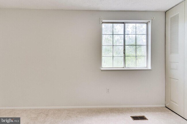 Building Photo - 2841 Shepperton Terrace