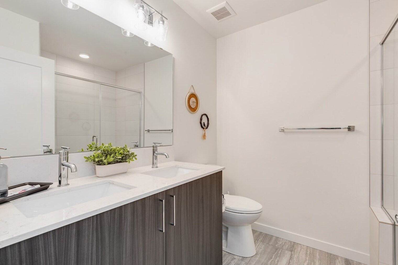 Building Photo - 1431 E Howell St