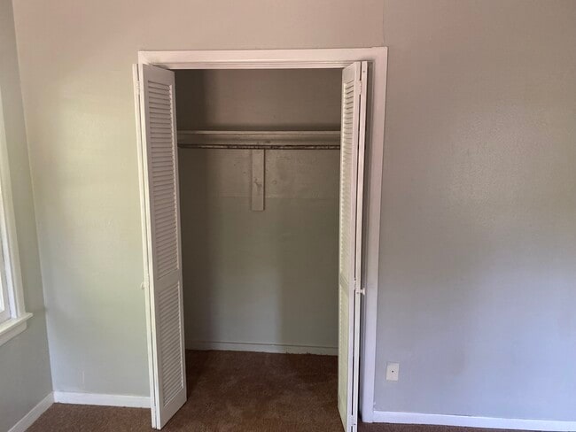 Building Photo - 2107 Spring St