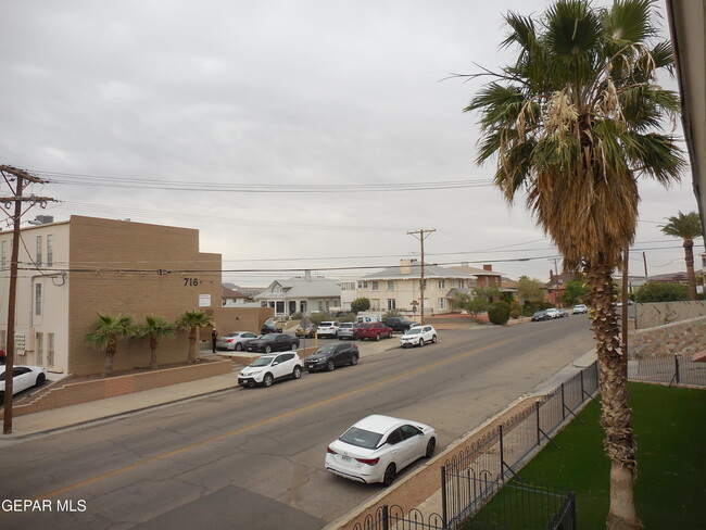 Building Photo - 701 W Yandell Dr