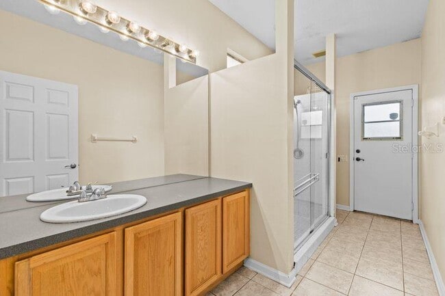 Building Photo - 1881 Pine Bay Dr