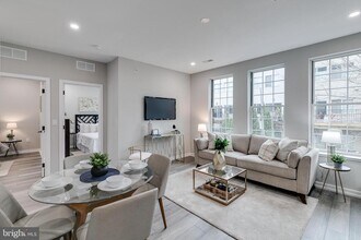 Building Photo - 752 S 16th St