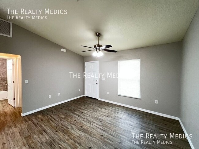 Building Photo - 5312 NW 6th Pl