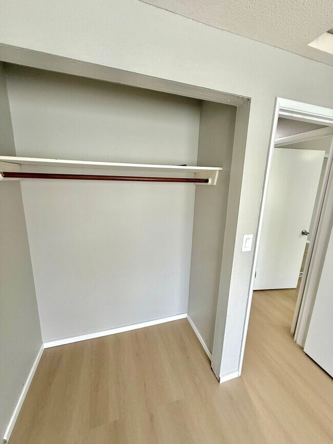 Building Photo - 4-Bedroom North Green Lake Townhouse-Style...