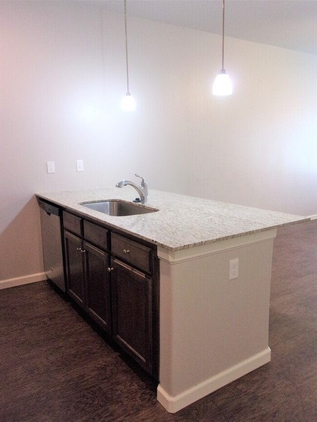 Building Photo - 2 BED 1 BATH 1 CAR GARAGE TOWNHOUSE-DEL CITY